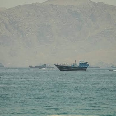 یوم الاثنین، انخفضت حرکه الملاحه عبر مضیق هرمز إلى سفینه واحده فقط
