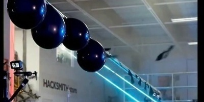 جهاز نظارات لیزریه قادر على إذابه الأشیاء صممه یوتیوبر مشهور