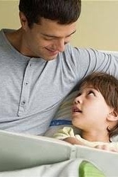 الحدیث والاستماع إلى القصص وتأثیراتهما النفسیه على الأطفال