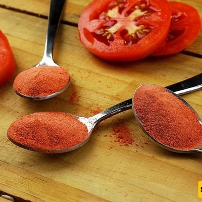 لا تشتری معجون الطماطم بعد الآن! اصنع مسحوق الطماطم الاحترافی بهذه الطریقه البسیطه