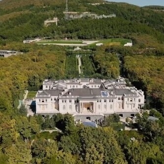 نظره داخل القصر الفخم فی موسکو لبوتین وخطیبته: غرف نوم فاخره وملکیه + صور مذهله