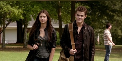 (فیدیو) بول ویسلی یکشف أخیرًا عن سبب عدم قدرته هو ونینا دوبریف على تحمل بعضهما البعض فی "مذکرات مصاص الدماء" 😱