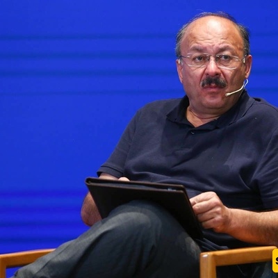 عبد الکریم: واقع الدیمقراطیه فی الشرق الأوسط هو غزه / الإمام تحدّث عن أحلامه فی باریس