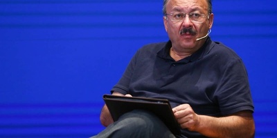 عبد الکریم: واقع الدیمقراطیه فی الشرق الأوسط هو غزه / الإمام تحدّث عن أحلامه فی باریس