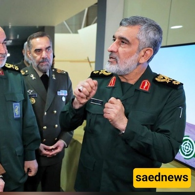 (صوره) نُشرت صوره لزیّ القائد الشهید الحاجی زاده عند استشهاده / التراب على ثوبک علامه الشرف