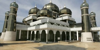 أین یقع مسجد الکریستال؟ + کل ما تحتاج إلى معرفته قبل الذهاب