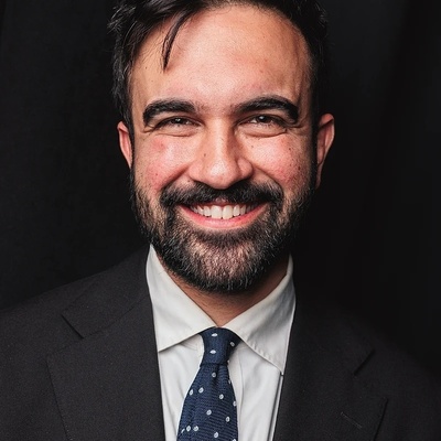 لا تتحمسوا لفوز "ممدانی" بمنصب العمده؛ النظام الأمریکی لم ینکسر — لقد فاز بدعم أوباما