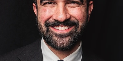 لا تتحمسوا لفوز "ممدانی" بمنصب العمده؛ النظام الأمریکی لم ینکسر — لقد فاز بدعم أوباما