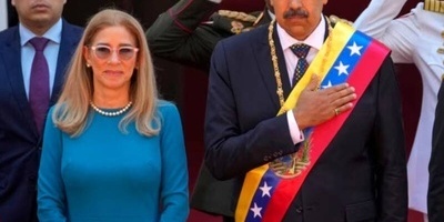 مادورو وزوجته یُنقلان من السجن إلى المحکمه + فیدیو