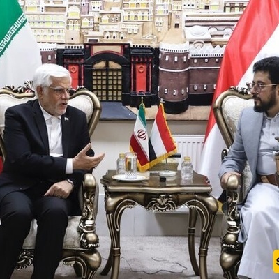 النائب الأول للرئیس الإیرانی یحضر السفاره الیمنیه لأداء واجب العزاء والاحترام لشهداء الحکومه الیمنیه