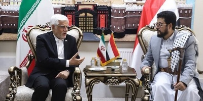 النائب الأول للرئیس الإیرانی یحضر السفاره الیمنیه لأداء واجب العزاء والاحترام لشهداء الحکومه الیمنیه