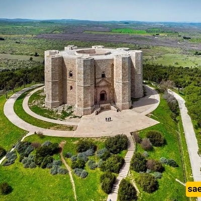اکتشف قلعه کاستل دیل مونتی: تحفه معماریه من العصور الوسطى