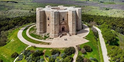 اکتشف قلعه کاستل دیل مونتی: تحفه معماریه من العصور الوسطى