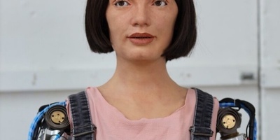 بیع لوحه «إله الذکاء الاصطناعی» الأولى التی ابتکرها روبوت بشری مقابل 1.8 ملیار دولار + صور