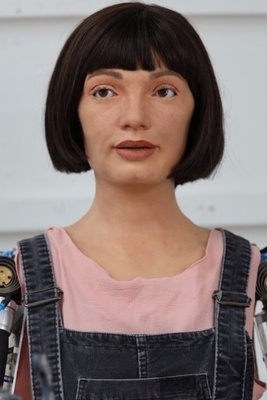 بیع لوحه «إله الذکاء الاصطناعی» الأولى التی ابتکرها روبوت بشری مقابل 1.8 ملیار دولار + صور