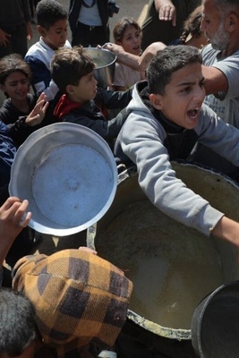 أزمه إنسانیه فی غزه: قیود إسرائیلیه جدیده وجمود فی إیصال المساعدات الدولیه