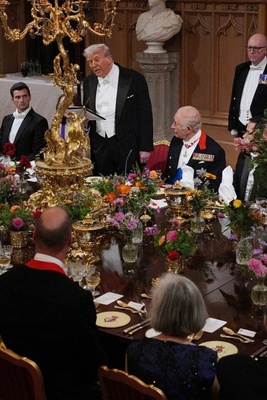 زیاره ترامب التاریخیه إلى المملکه المتحده: مأدبه ملکیه، احتجاجات، وظل إبستین