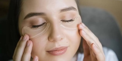 کیفیه شدّ وتماسک جلد تحت العین: خیارات فعّاله منزلیه، للعنایه بالبشره، وخیارات سریریه