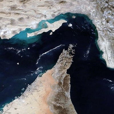 اضطراب واسع فی نظام تحدید المواقع (GPS) فی مضیق هرمز یثیر الجدل