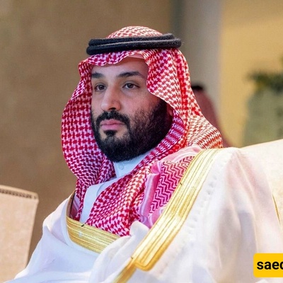 قیاده محمد بن سلمان لسیارته مرسیدس بنز الدفع الرباعی بدون حراسه فی شوارع السعودیه + فیدیو